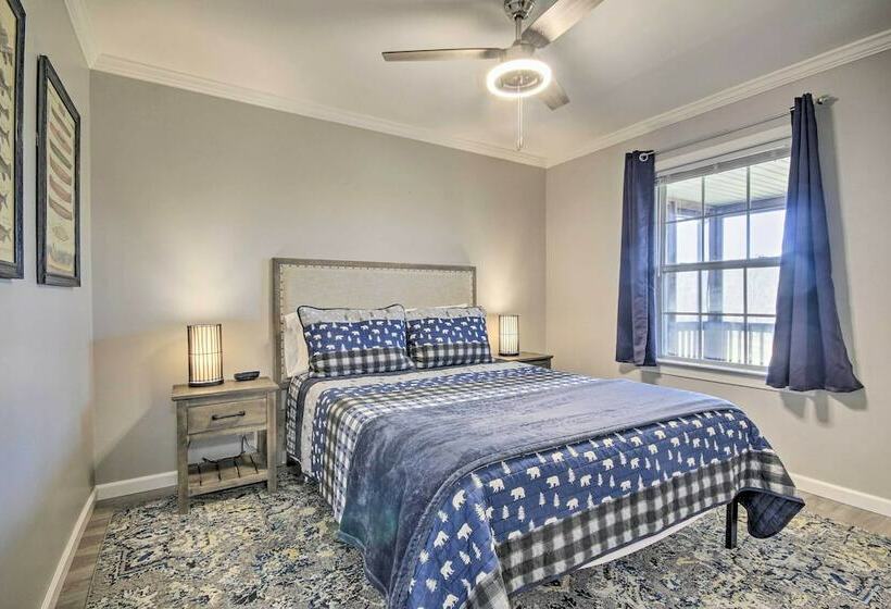 Secluded Rileyville Cabin W/ Hot Tub & Grill!