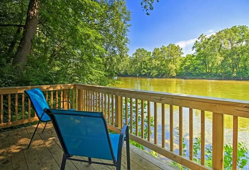 Secluded Rileyville Cabin W/ Hot Tub & Grill!
