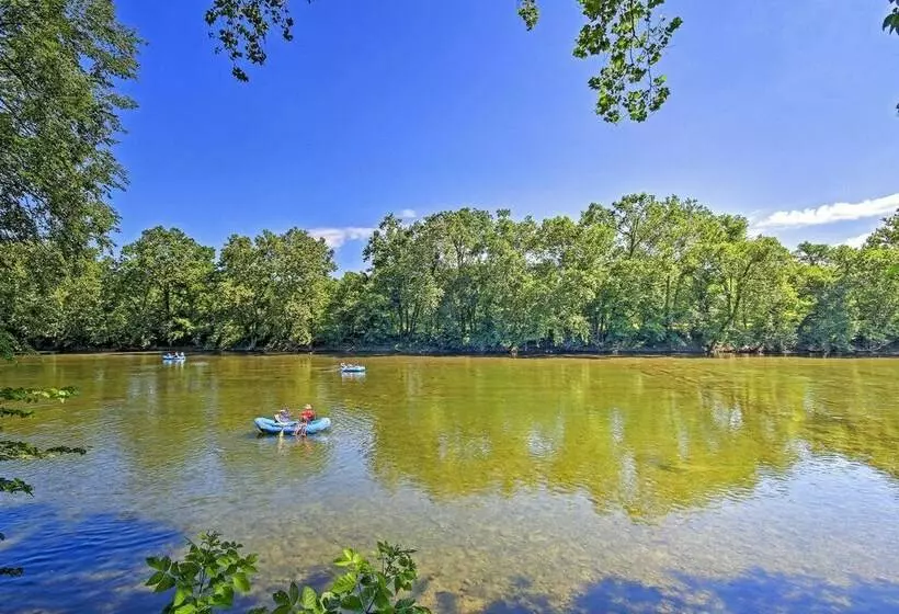 Secluded Rileyville Cabin W/ Hot Tub & Grill!