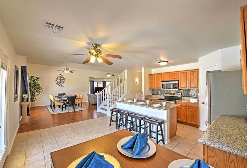 Spacious Phoenix Area Escape W/ Pool & Hot Tub