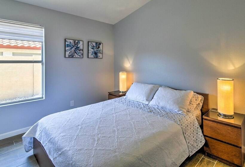 Stylish Phoenix Home W/ Private Patio & Gas Grill!