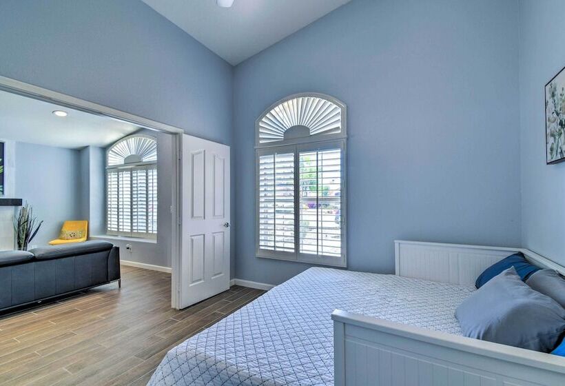 Stylish Phoenix Home W/ Private Patio & Gas Grill!