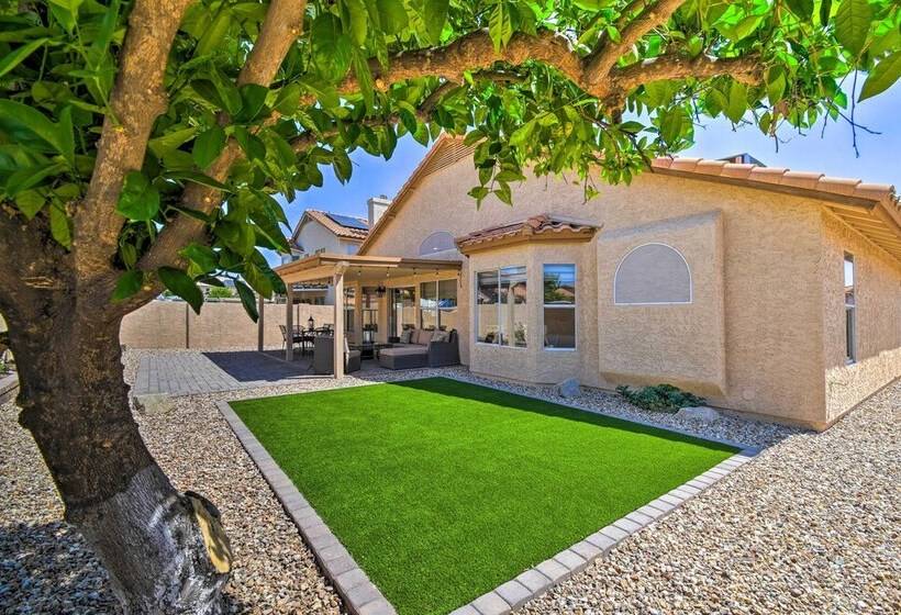 Stylish Phoenix Home W/ Private Patio & Gas Grill!