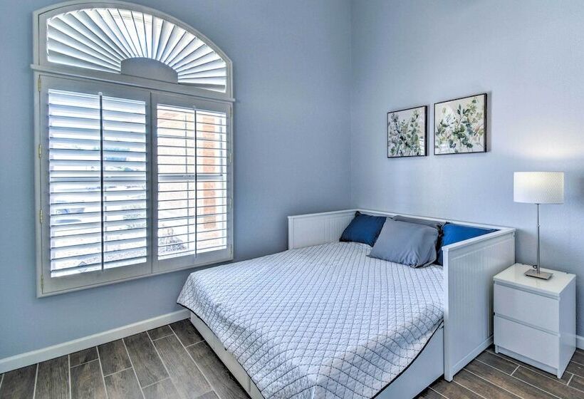 Stylish Phoenix Home W/ Private Patio & Gas Grill!