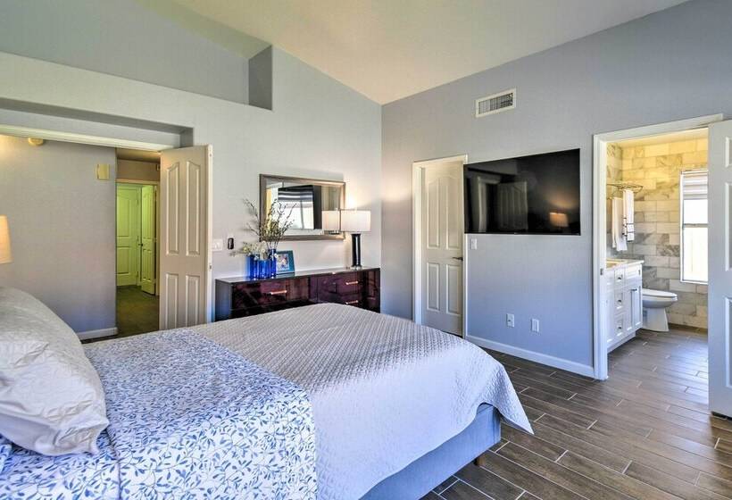 Stylish Phoenix Home W/ Private Patio & Gas Grill!