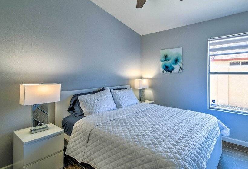Stylish Phoenix Home W/ Private Patio & Gas Grill!