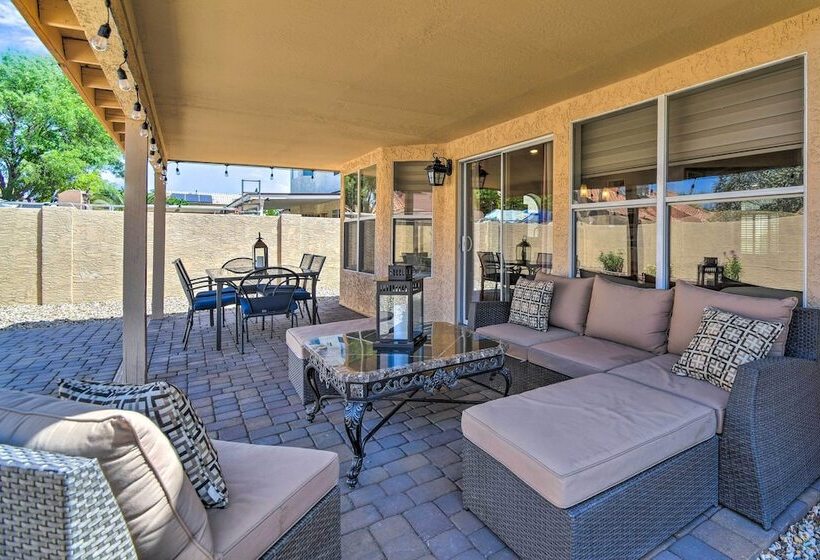 Stylish Phoenix Home W/ Private Patio & Gas Grill!