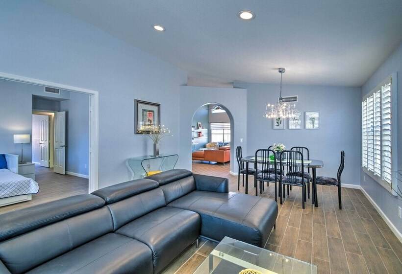 Stylish Phoenix Home W/ Private Patio & Gas Grill!