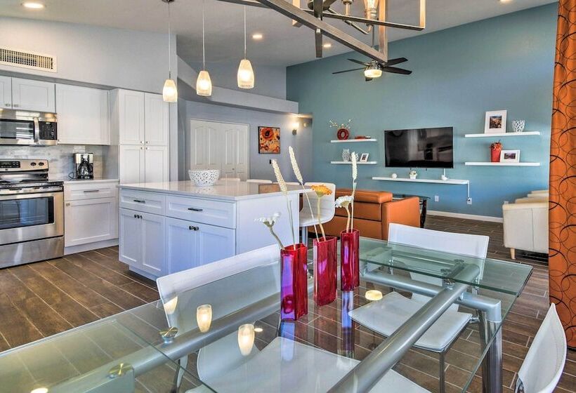 Stylish Phoenix Home W/ Private Patio & Gas Grill!