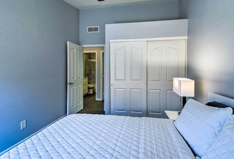 Stylish Phoenix Home W/ Private Patio & Gas Grill!