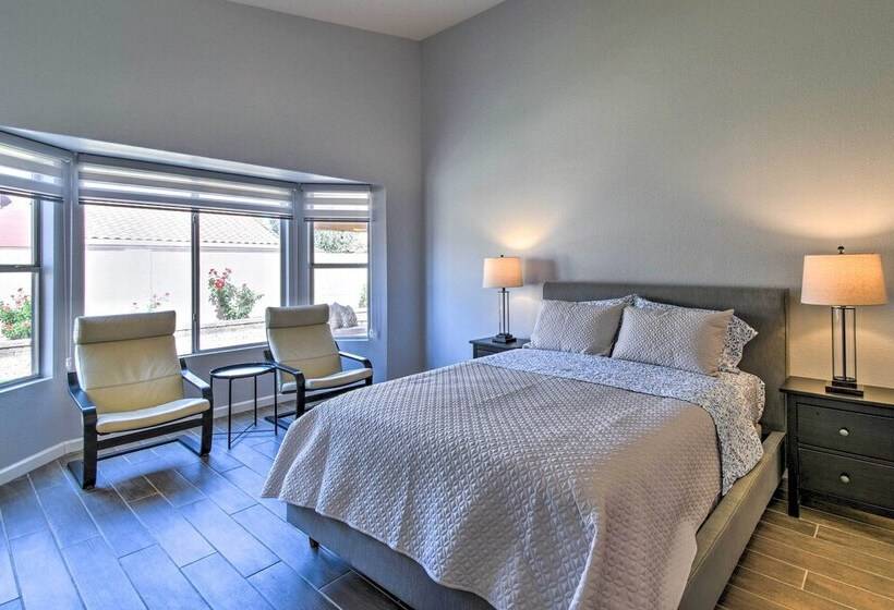Stylish Phoenix Home W/ Private Patio & Gas Grill!