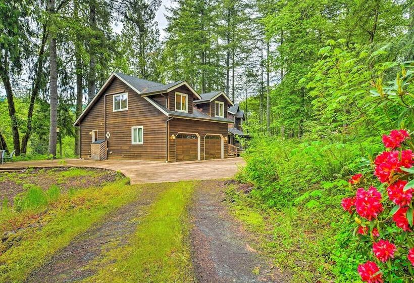 The River House  W/ Deck, On Mckenzie River!