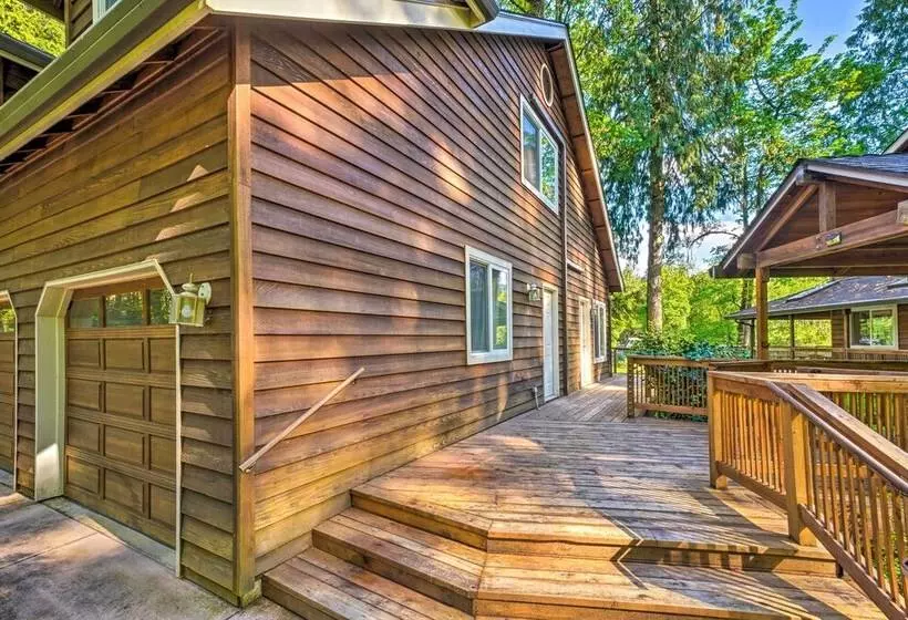 The River House  W/ Deck, On Mckenzie River!