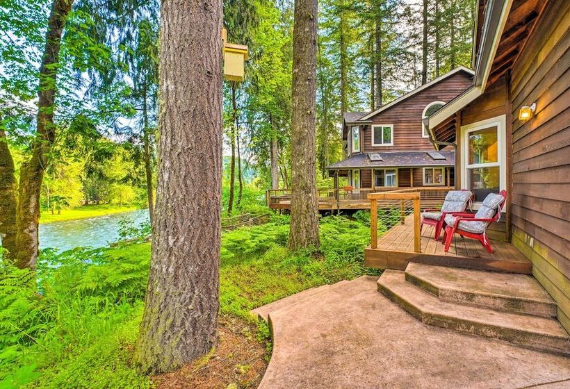 The River House  W/ Deck, On Mckenzie River!