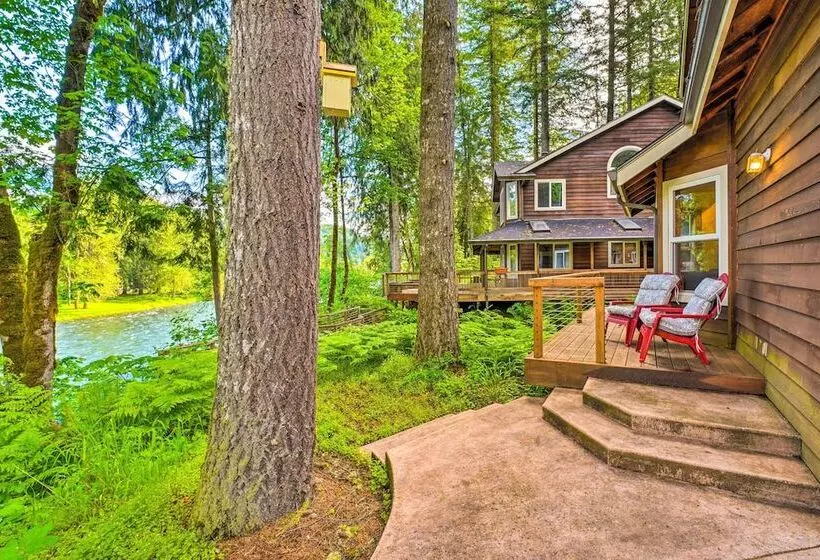 The River House  W/ Deck, On Mckenzie River!