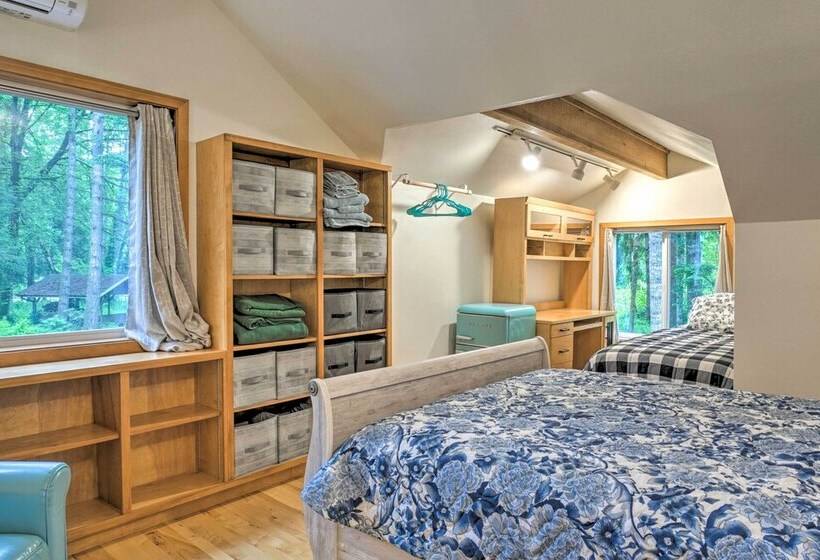 The River House  W/ Deck, On Mckenzie River!