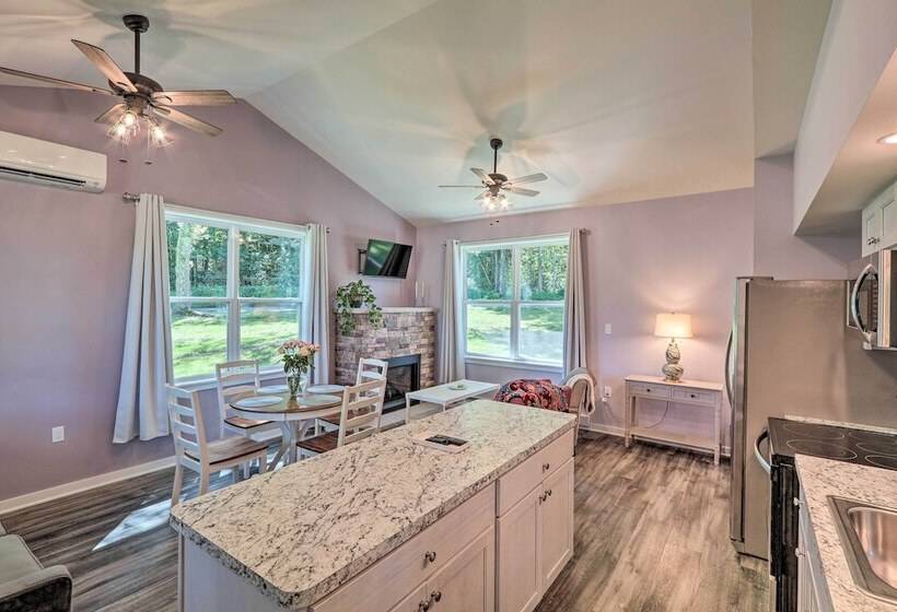 Saylorsburg Retreat: 16 Mi To Ski Resort