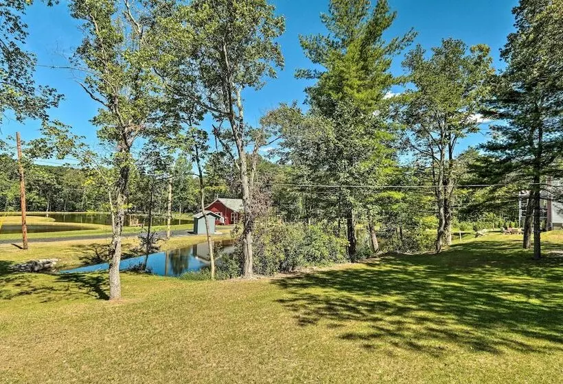 Saylorsburg Retreat: 16 Mi To Ski Resort