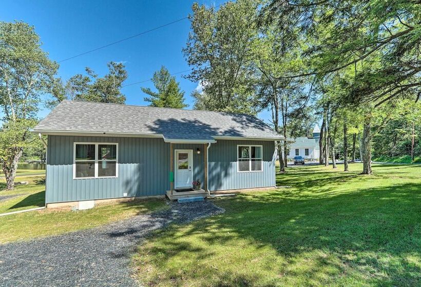 Saylorsburg Retreat: 16 Mi To Ski Resort