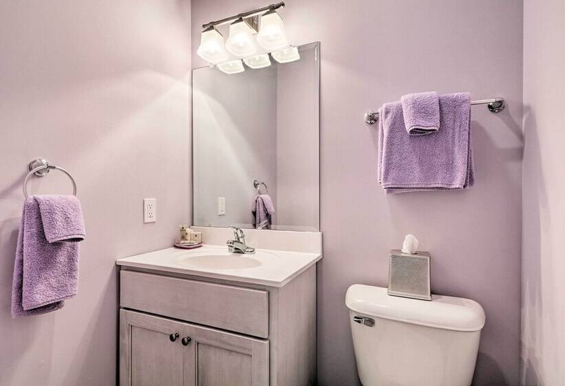 Saylorsburg Retreat: 16 Mi To Ski Resort