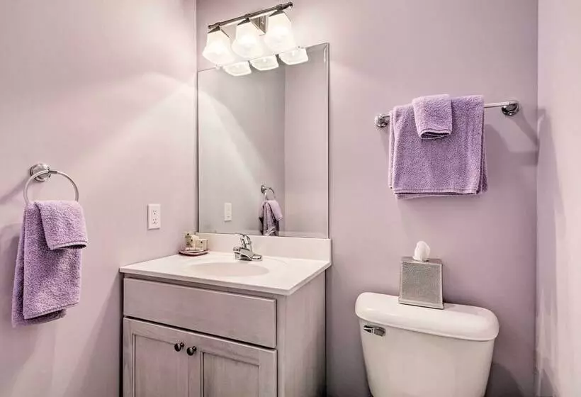 Saylorsburg Retreat: 16 Mi To Ski Resort