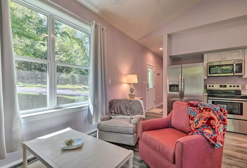 Saylorsburg Retreat: 16 Mi To Ski Resort