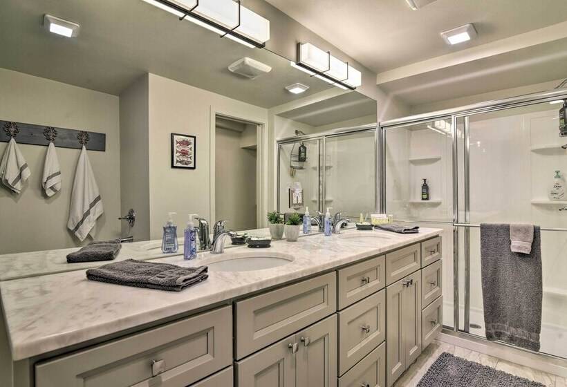 Waterfront Troutdale Hideaway: Sandy River Fishing