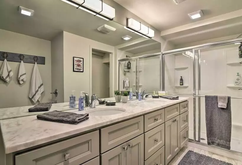 Waterfront Troutdale Hideaway: Sandy River Fishing