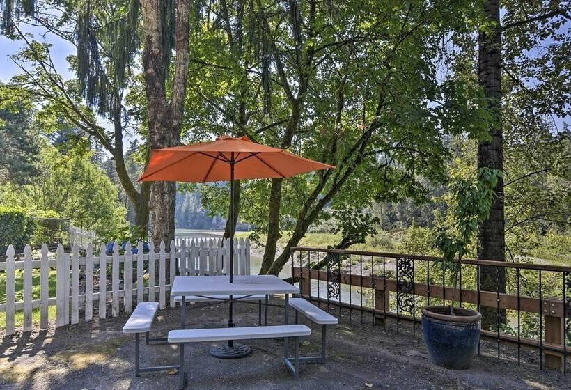 Waterfront Troutdale Hideaway: Sandy River Fishing