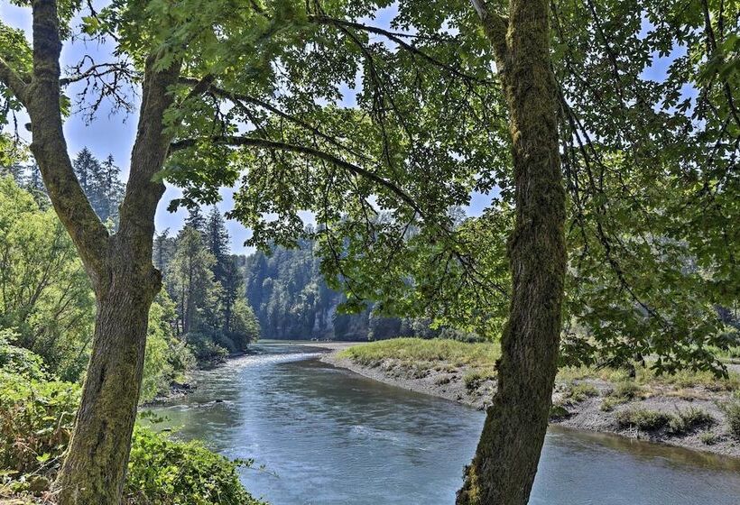 Waterfront Troutdale Hideaway: Sandy River Fishing