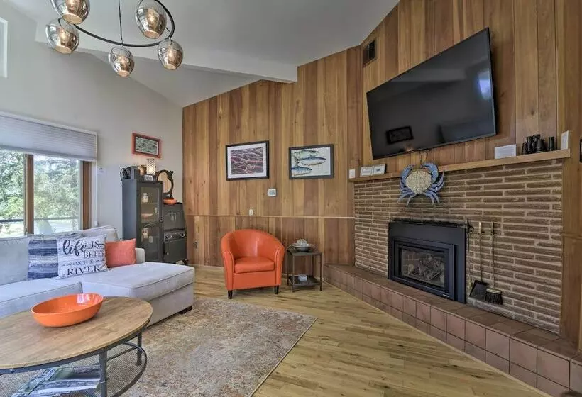 Waterfront Troutdale Hideaway: Sandy River Fishing