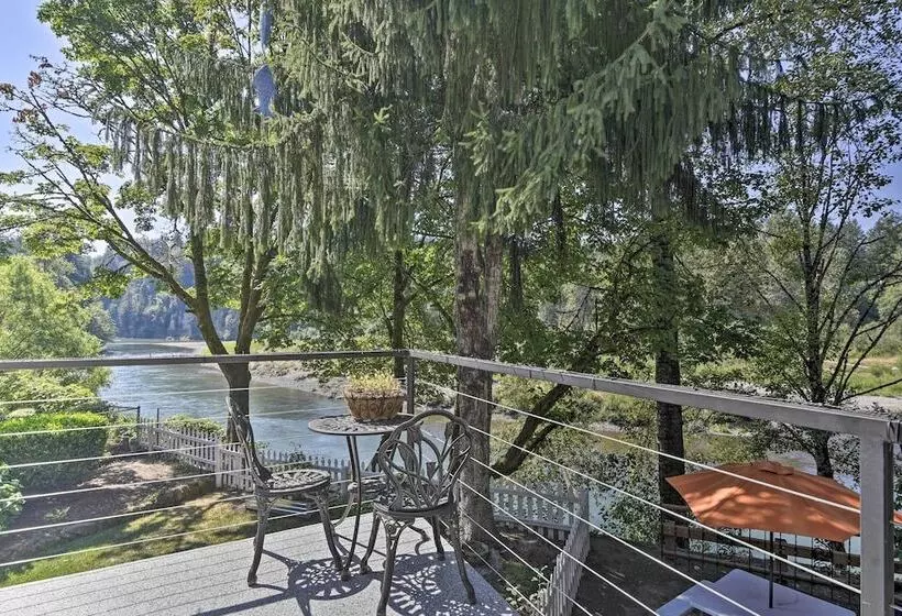 Waterfront Troutdale Hideaway: Sandy River Fishing