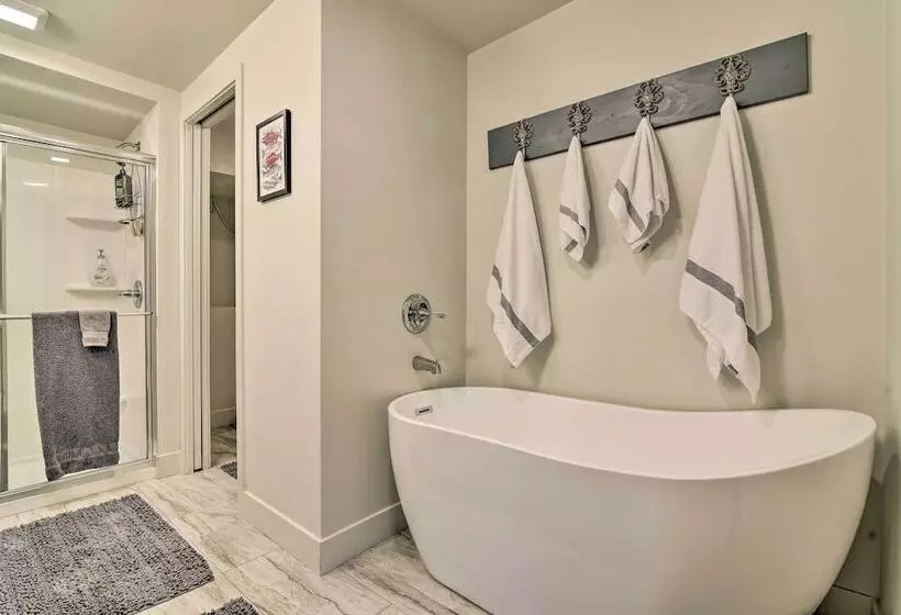 Waterfront Troutdale Hideaway: Sandy River Fishing