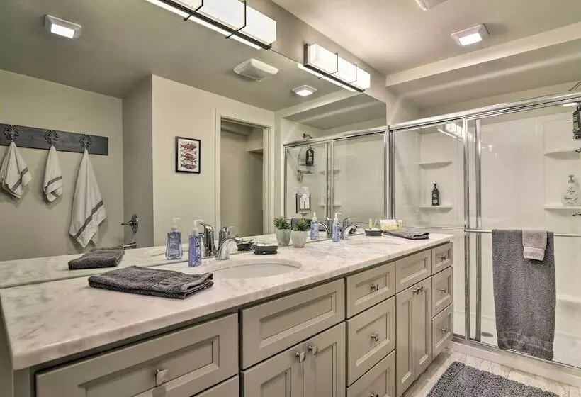 Waterfront Troutdale Hideaway: Sandy River Fishing