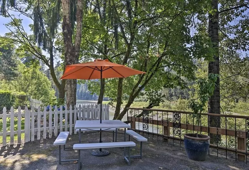 Waterfront Troutdale Hideaway: Sandy River Fishing