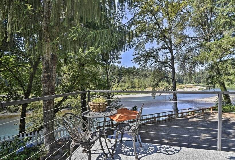 Waterfront Troutdale Hideaway: Sandy River Fishing