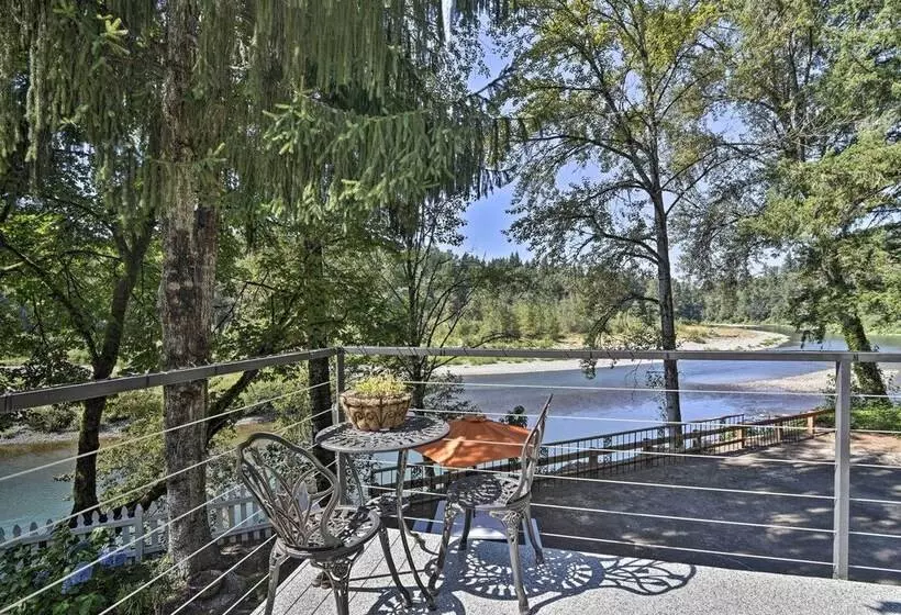 Waterfront Troutdale Hideaway: Sandy River Fishing