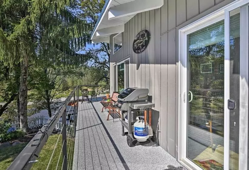 Waterfront Troutdale Hideaway: Sandy River Fishing