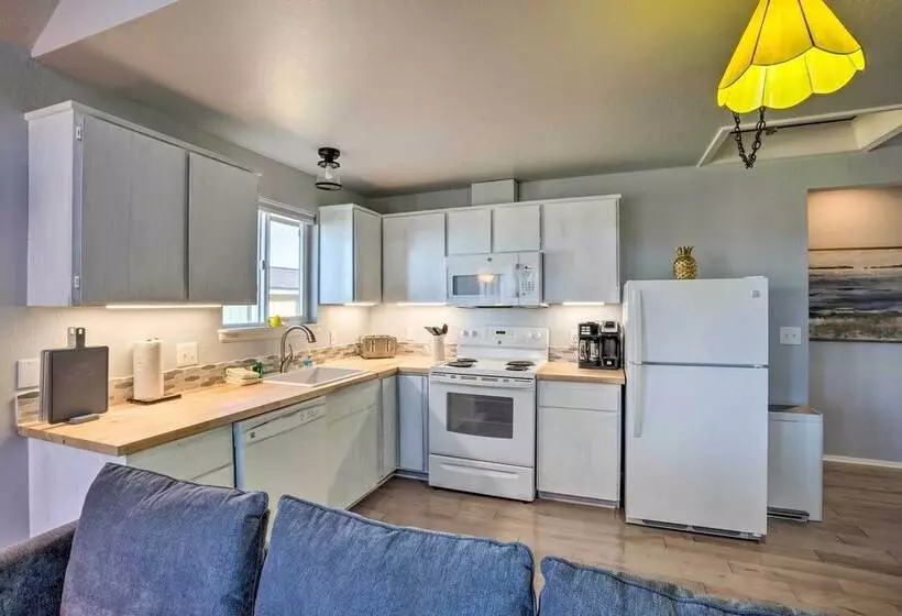 Bandon Beach House Rental: Walk To Downtown!