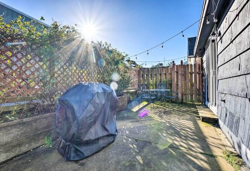 Bandon Beach House Rental: Walk To Downtown!