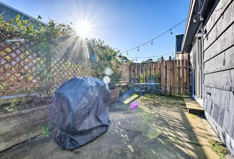 Bandon Beach House Rental: Walk To Downtown!