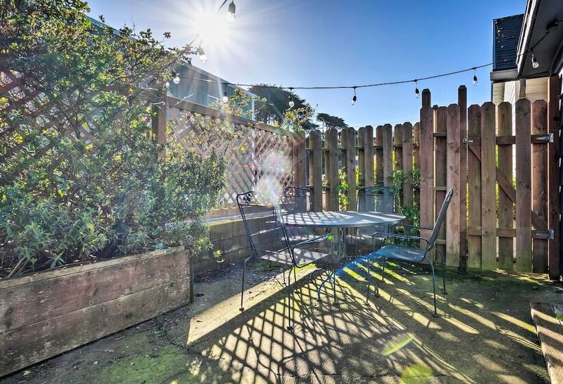 Bandon Beach House Rental: Walk To Downtown!