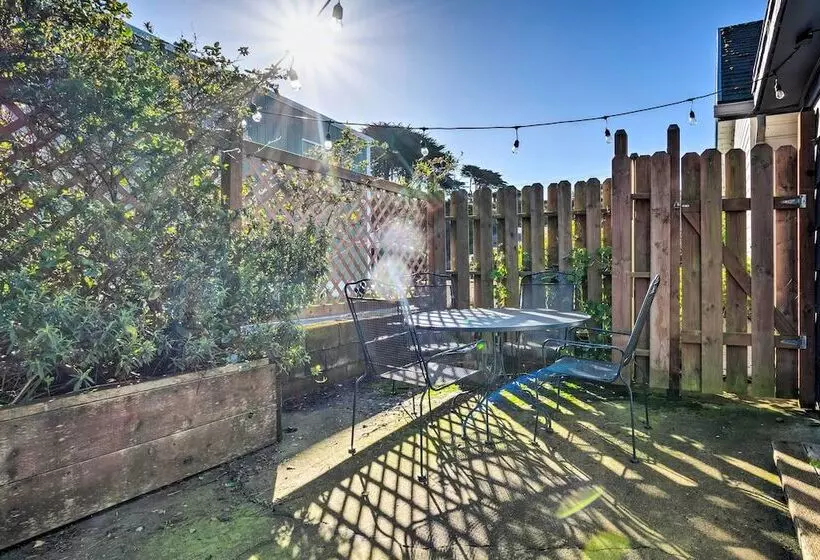 Bandon Beach House Rental: Walk To Downtown!