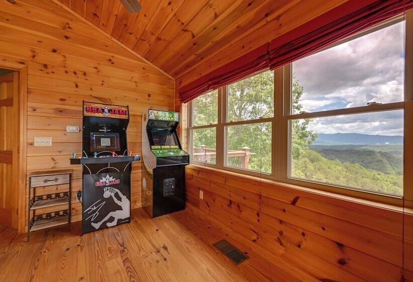 Mtn View Cabin: Deck & Pets Welcome In Murphy