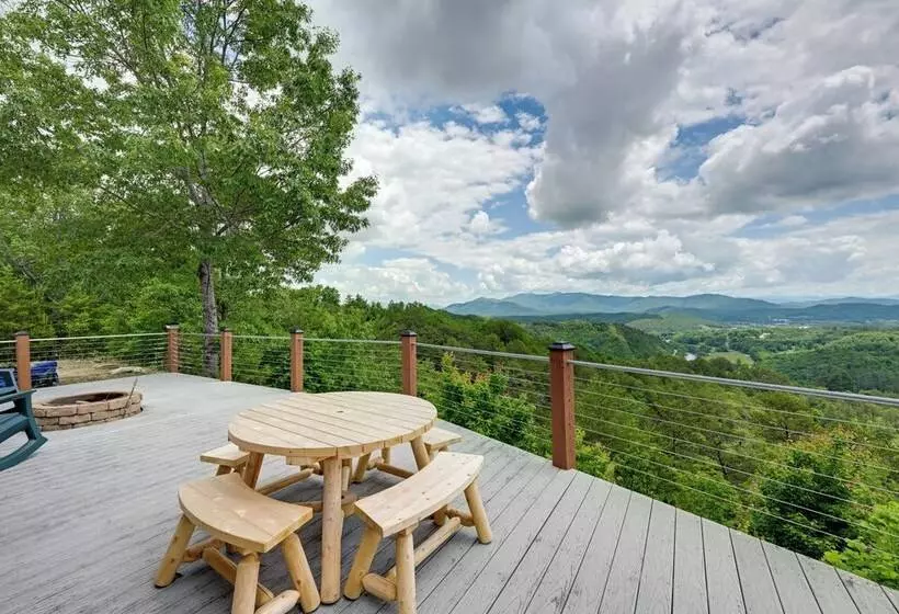 Mtn View Cabin: Deck & Pets Welcome In Murphy