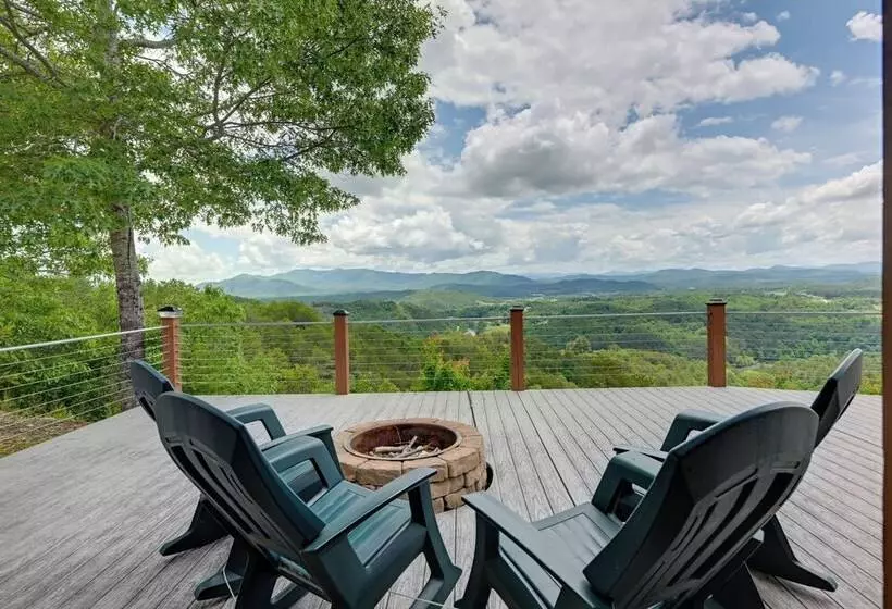 Mtn View Cabin: Deck & Pets Welcome In Murphy