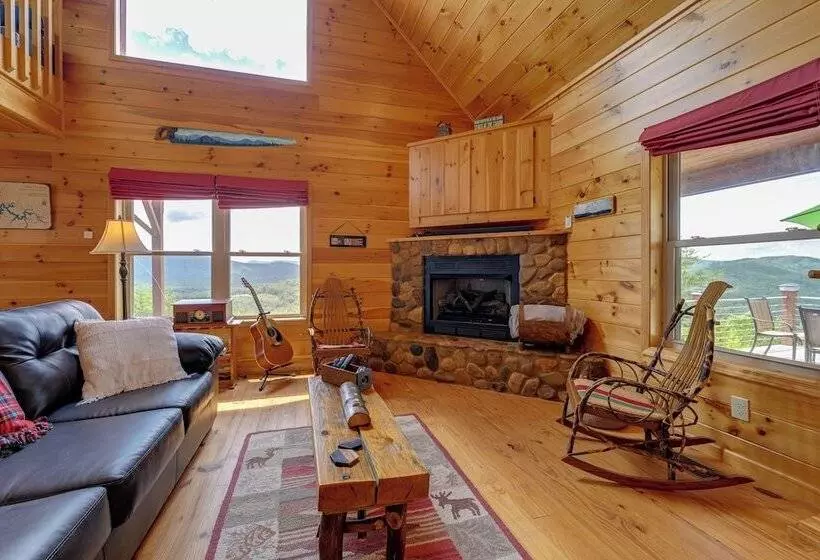 Mtn View Cabin: Deck & Pets Welcome In Murphy