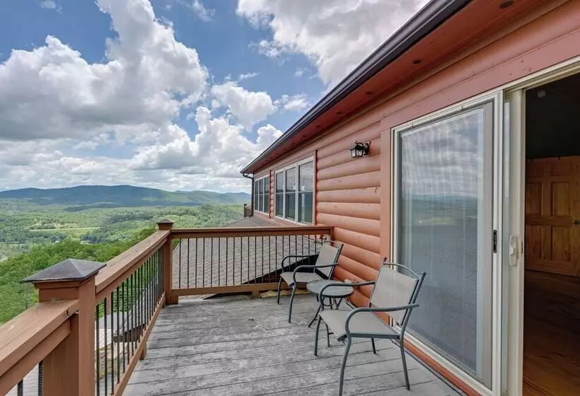Mtn View Cabin: Deck & Pets Welcome In Murphy