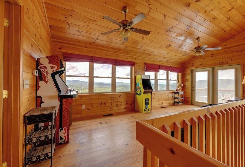 Mtn View Cabin: Deck & Pets Welcome In Murphy