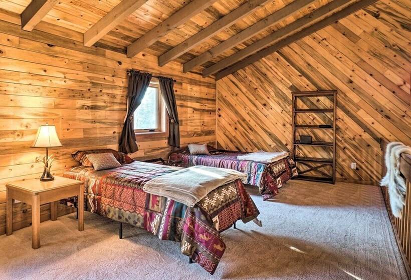 Cabin On Kenai Peninsula: Family & Group Friendly!